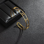 Personalisiertes Armband mit Namen und Schmetterling